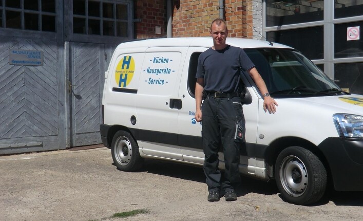 MATHIAS GUNDLACH, Geschäftsführer: Kundendienst, Beratung, Verkauf, Küchenmontage MATHIAS GUNDLACH, Geschäftsführer: Kundendienst, Beratung, Verkauf, Küchenmontage